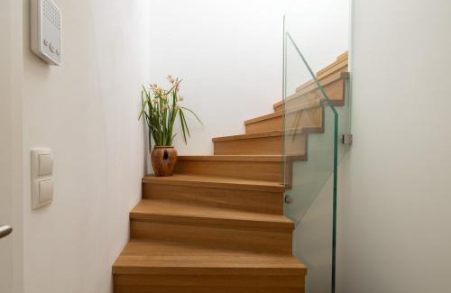 Neulerchenfeld Apartment | Top floor apartment with terrace and views