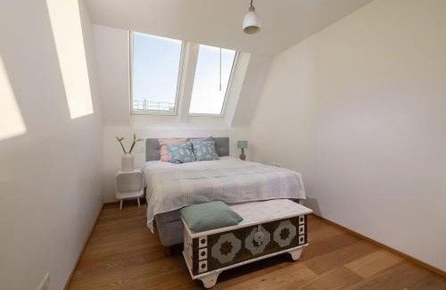 Neulerchenfeld Apartment | Top floor apartment with terrace and views