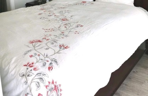Victoria Park Apartment | Top floor condo that is your ideal stay for Stampede