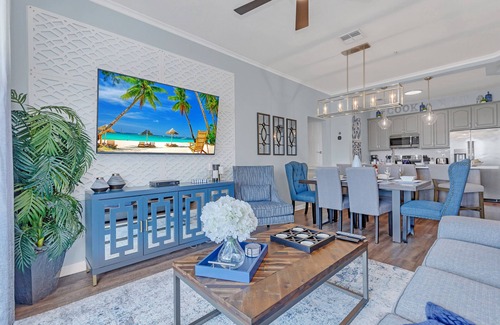 Florida Central Atlantic Coast Condo | Top floor condo w/view of lake, pool and fireworks! - Next to conv. center