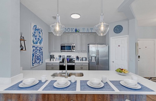 Florida Central Atlantic Coast Condo | Top floor condo w/view of lake, pool and fireworks! - Next to conv. center