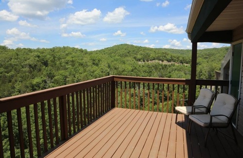 Indian Point Apartment | Top Floor Eagles Nest Condo with Pool and Hot Tub and Lake Views close to SDC