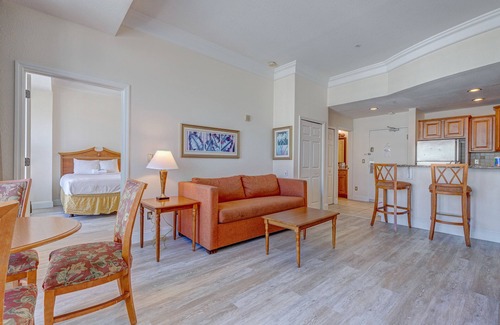 Ortona Park Hotel | Top-floor executive oceanfront suite with gym & fast WiFi