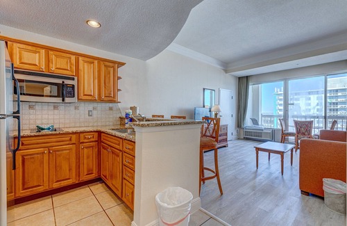 Ortona Park Hotel | Top-floor executive oceanfront suite with gym & fast WiFi