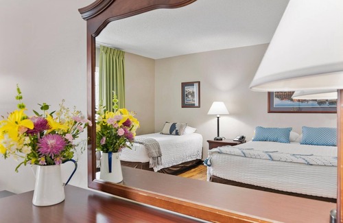 North East Hotel | Top Floor Handicap Accessible Bay View