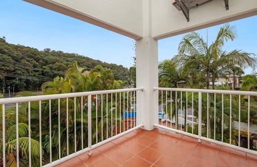 Burleigh Heads Apartment | Top Floor in Burleigh: Beach Views & Pool Access