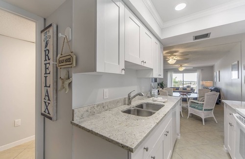 Madeira Beach Condo | Top Floor John's Pass Village Views - Madeira Norte #503