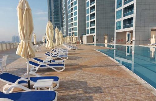 Rumailah Apartment | Top Floor Luxury 2BR Beach Apartment with Full Sea View