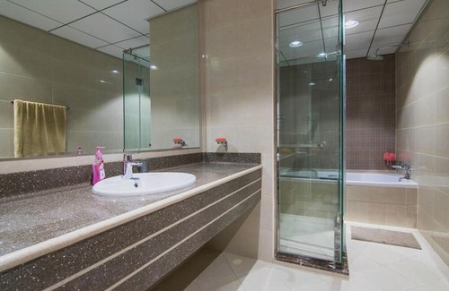 Rumailah Apartment | Top Floor Luxury 2BR Beach Apartment with Full Sea View