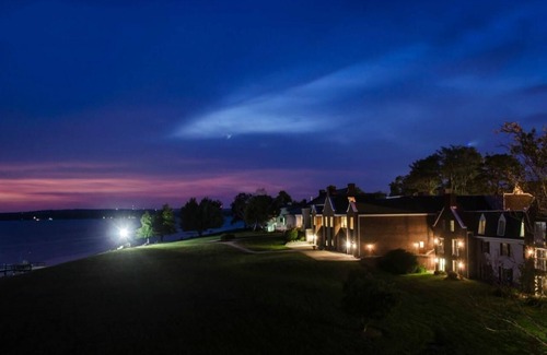 North East House | Top Floor Master Suite Bay View