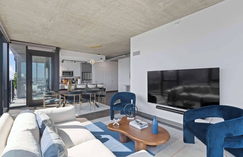 West Loop Apartment | Top-Floor Oasis: 2BR in Heart of Fulton Market