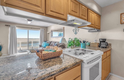 Lincoln City Condo | Top Floor, Ocean View Condo in The Heart of The Taft District in Lincoln City
