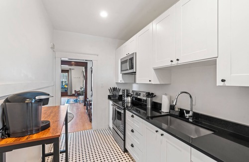 Central City Apartment | Top-Floor of 2-Story - Downtown area of SLC & Close to the University of Utah.