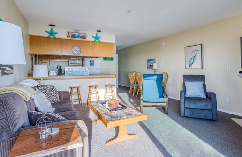 Lincoln City Condo | Top-Floor Siletz Bay Waterfront Ocean and Bay View