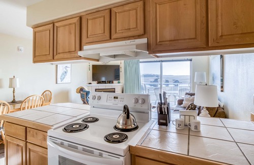Lincoln City Condo | Top-Floor Siletz Bay Waterfront Ocean and Bay View