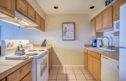 Lincoln City Condo | Top-Floor Siletz Bay Waterfront Ocean and Bay View