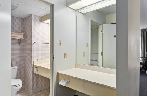 North East Hotel | Top Floor Standard Deluxe Bay View