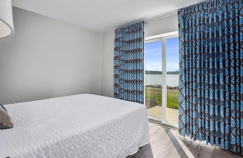 North East Hotel | Top Floor Standard Suite Bay View
