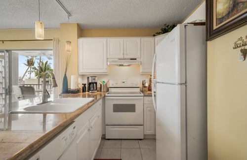 Kailua-Kona Condo | 🏖️Top Floor with Ocean Views| Convenient Location🏖️