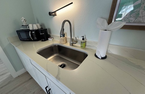 Isles of Capri Condo | Top Location-10 Min From Beach-BBQ-Water Front