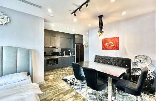 Ngoc Khanh Apartment | Top Luxury Apt In Vinhomes Metropolis