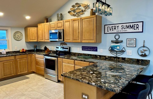 North Truro Resort | Top Mast Resort-Anchor House, Private Beach Access.