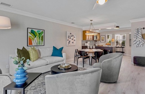 Old Town Condo | *TOP OF OLD TOWN @ DUVAL SQUARE* Renovated Home + LAST KEY SERVICES…