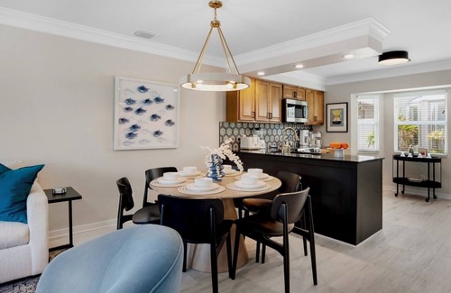 Old Town Condo | *TOP OF OLD TOWN @ DUVAL SQUARE* Renovated Home + LAST KEY SERVICES…