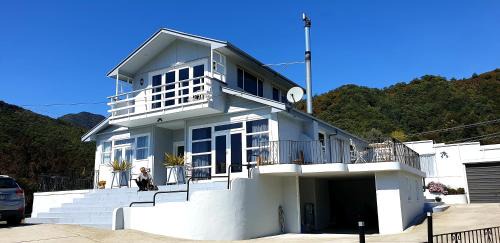 Picton House | Top of the Town