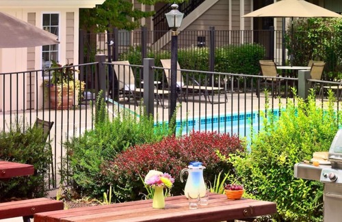 Sharonville House | Top Pick! Onsite Pool, Full Kitchen, FREE Bfast, Close to Chamberlin Park & More