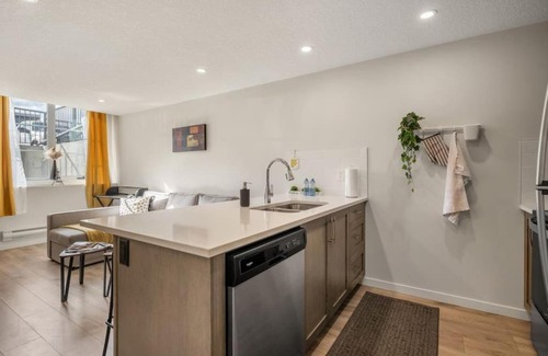 Keith House | Top Rated in Rockland Park with Free Banff Access, Netflix, King Bed, Fully Equipped Kitchen, Sleeps 4