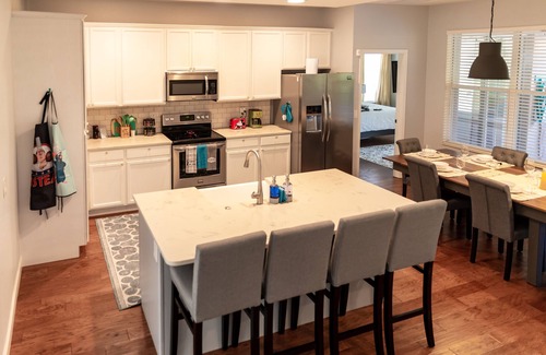 Trafalgar Village House | TOP RATED Resort Villa ♥Disney-Themed Rooms ♥ARCADE Game Room ♥ Private Pool/Spa