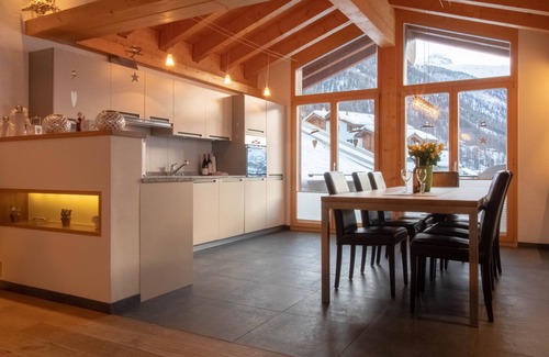 Zermatt Ski Chalet | Top ski chalet in Zermatt (Ski in) with a wonderful view of the Matterhorn