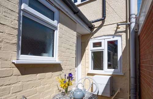 Aldeburgh House | Top Step Cottage - Two Bedroom House, Sleeps 3