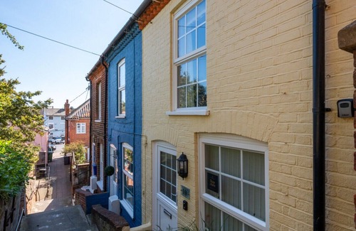 Aldeburgh House | Top Step Cottage - Two Bedroom House, Sleeps 3