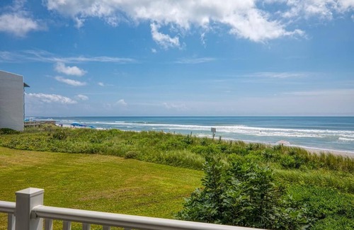 Sneads Ferry Condo | Topsail Dunes 3108| Community Pool | Oceanfront Condo Complex