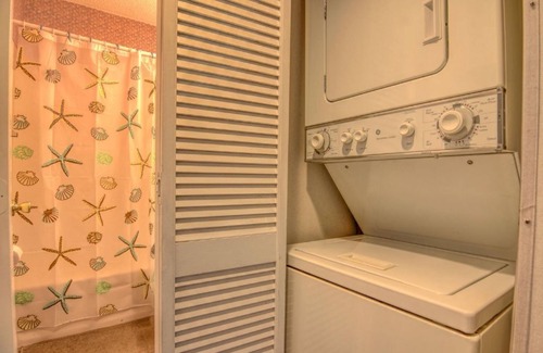 Sneads Ferry Condo | Topsail Dunes 2304 Oceanfront! | Community Pool, Grill Area