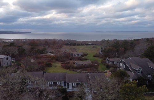 Menemsha Cottage | Topside Cottage with private beach access!