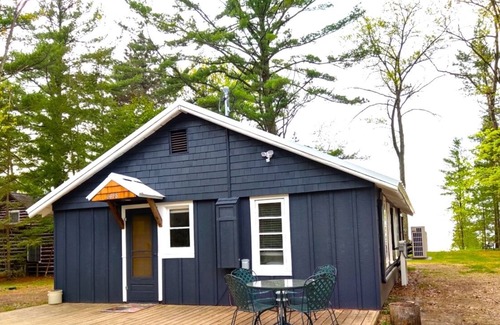 Rapid City Cottage | TORCH LAKE COTTAGE - ENJOY SUMMER ON BEAUTIFUL TORCH LAKE