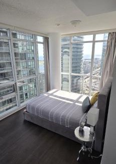 Downtown Toronto Apartment | Toronto CN Tower Maple Leaf Square Luxurious 2 Bedroom Condo
