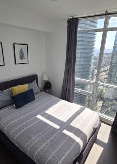 Downtown Toronto Apartment | Toronto CN Tower Maple Leaf Square Luxurious 2 Bedroom Condo