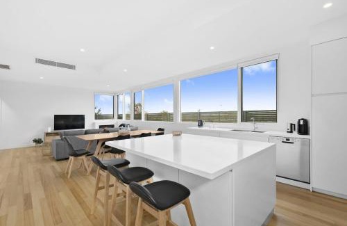 Torquay House | Torquay Point Panoramic Ocean and Golf Course View
