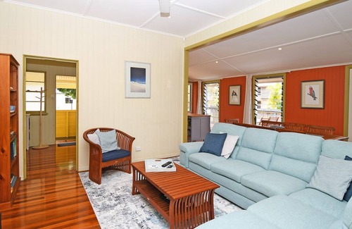 Torquay House | Torquay Treasure Located in beautiful Hervey Bay less than 100m walk to the beach