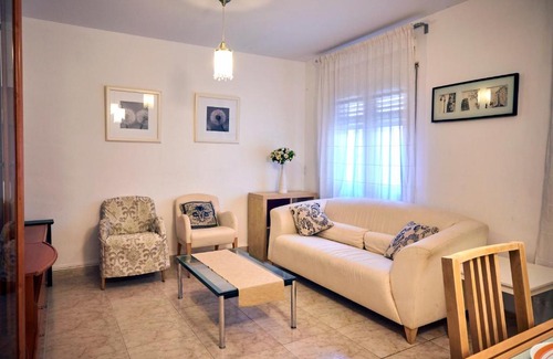 Collblanc y La Torrassa Apartment | TORRASSA FIRA