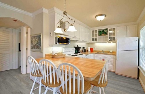 Bradenton Beach Apartment | Tortuga Inn Beach Resort # 229 Island Condo, 2Bdrm