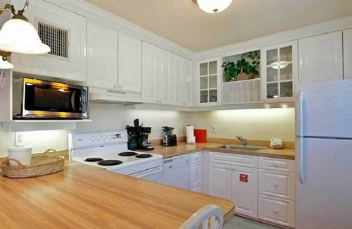 Bradenton Beach Apartment | Tortuga Inn Beach Resort # 229 Island Condo, 2Bdrm