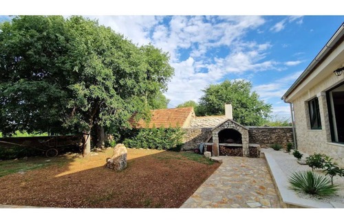 Oklaj House | Tošić Estate - Old stone house, wine tasting house