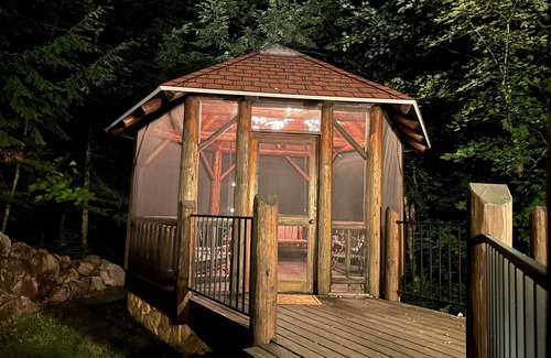 Presque Isle Cabin | Total privacy, private beach, one of a kind full log home