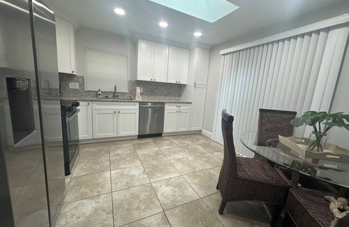 Springs at Kings Bay Apartment | Totally Renovated near Pete's Pier with Trailer Parking Walk to Three Sisters!