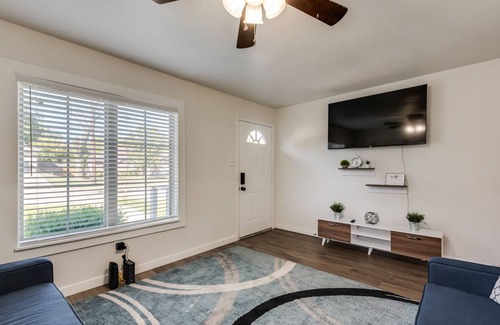 Rockwall House | Totally Updated - Charming Bungalow!